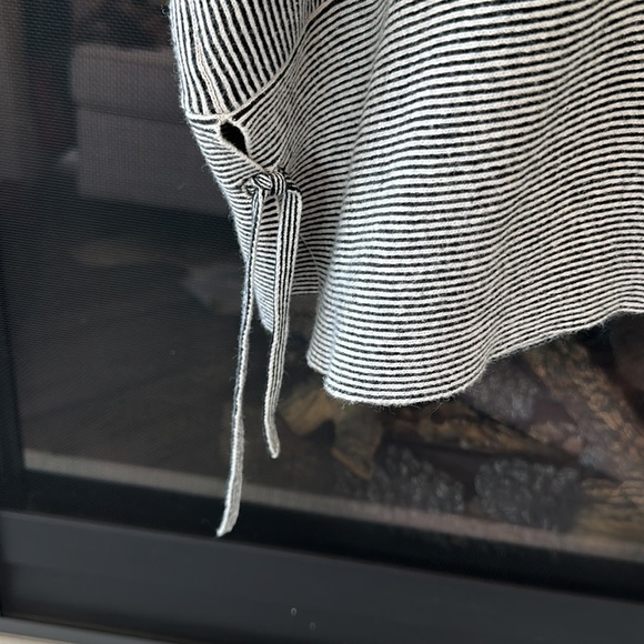 Cabi short sleeve knit cardigan - black and white stripes- M - GUC - Picture 5 of 5